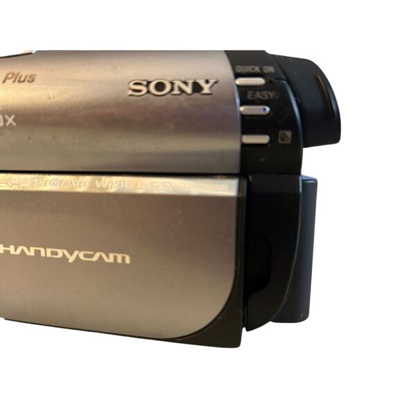Sony Handycam DCR-DVD810 Camcorder ** FOR PARTS** - Picture 2 of 6